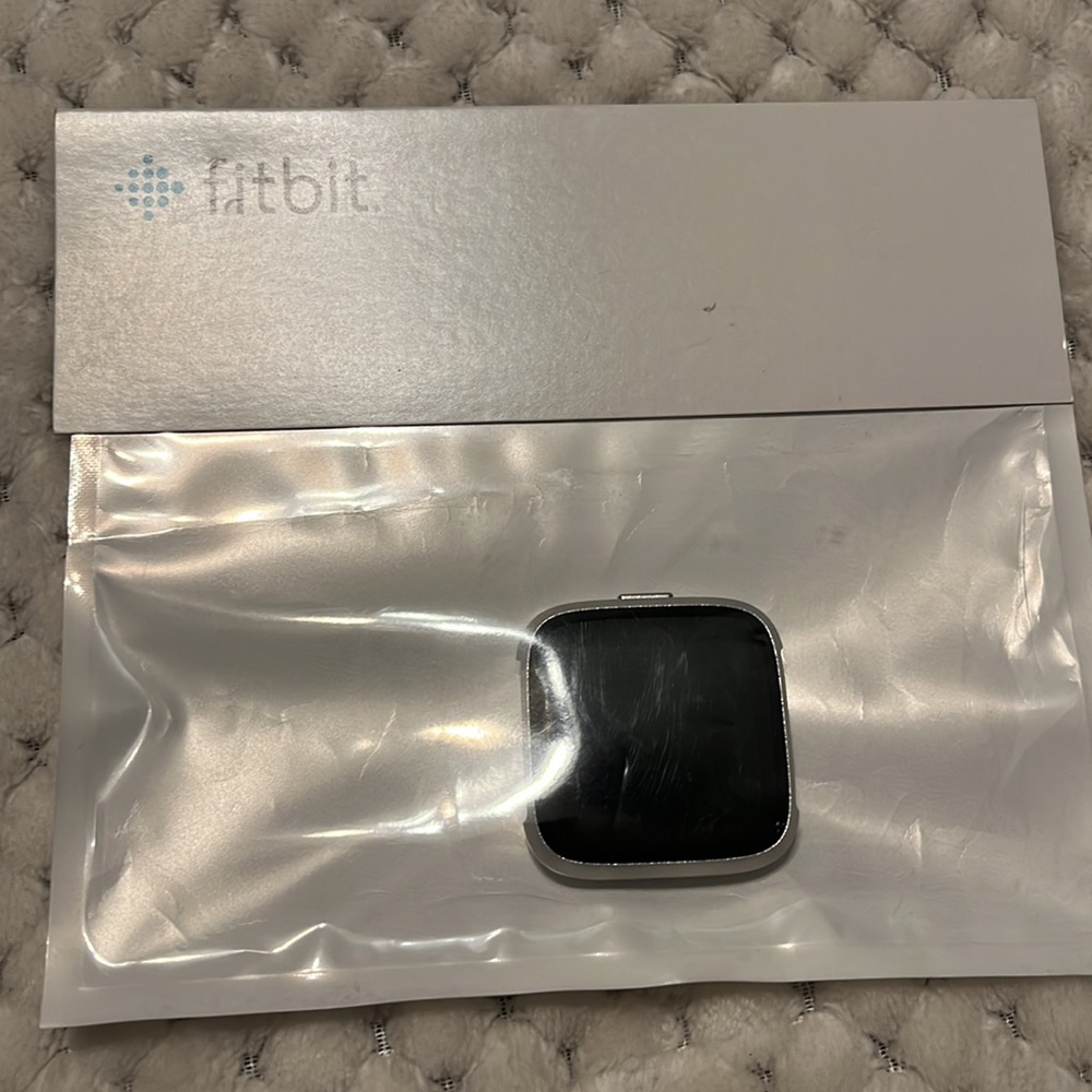 Fitbit Versa Limited Edition - Picture 3 of 4
